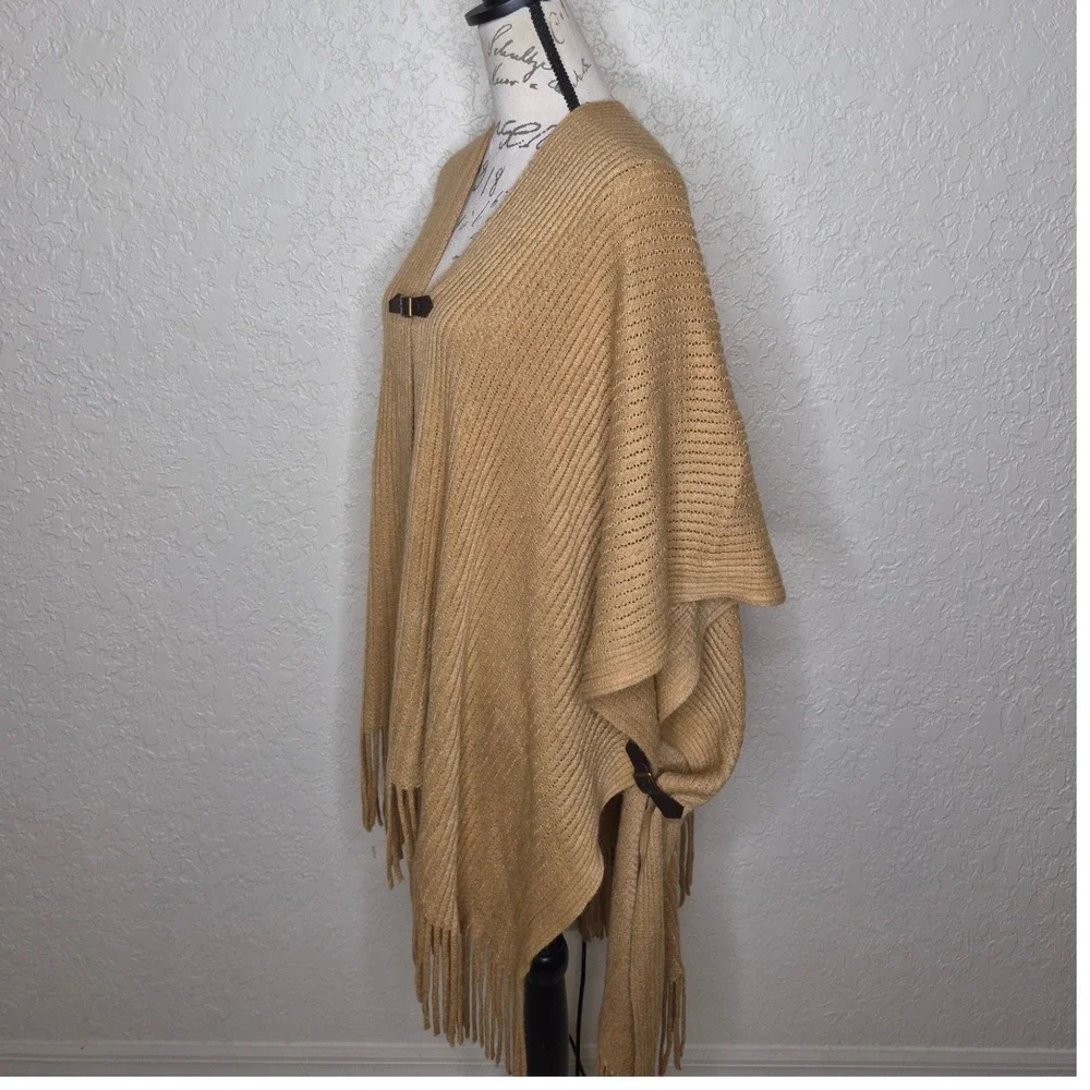 Croft & Barrow Tan Ribbed Knit Poncho Wrap Faux Leather Buckle Fringe OS